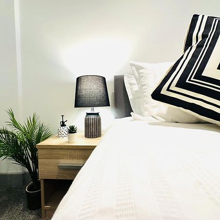301 Grosvenor House Apartment เวคฟิลด์ ภายนอก รูปภาพ