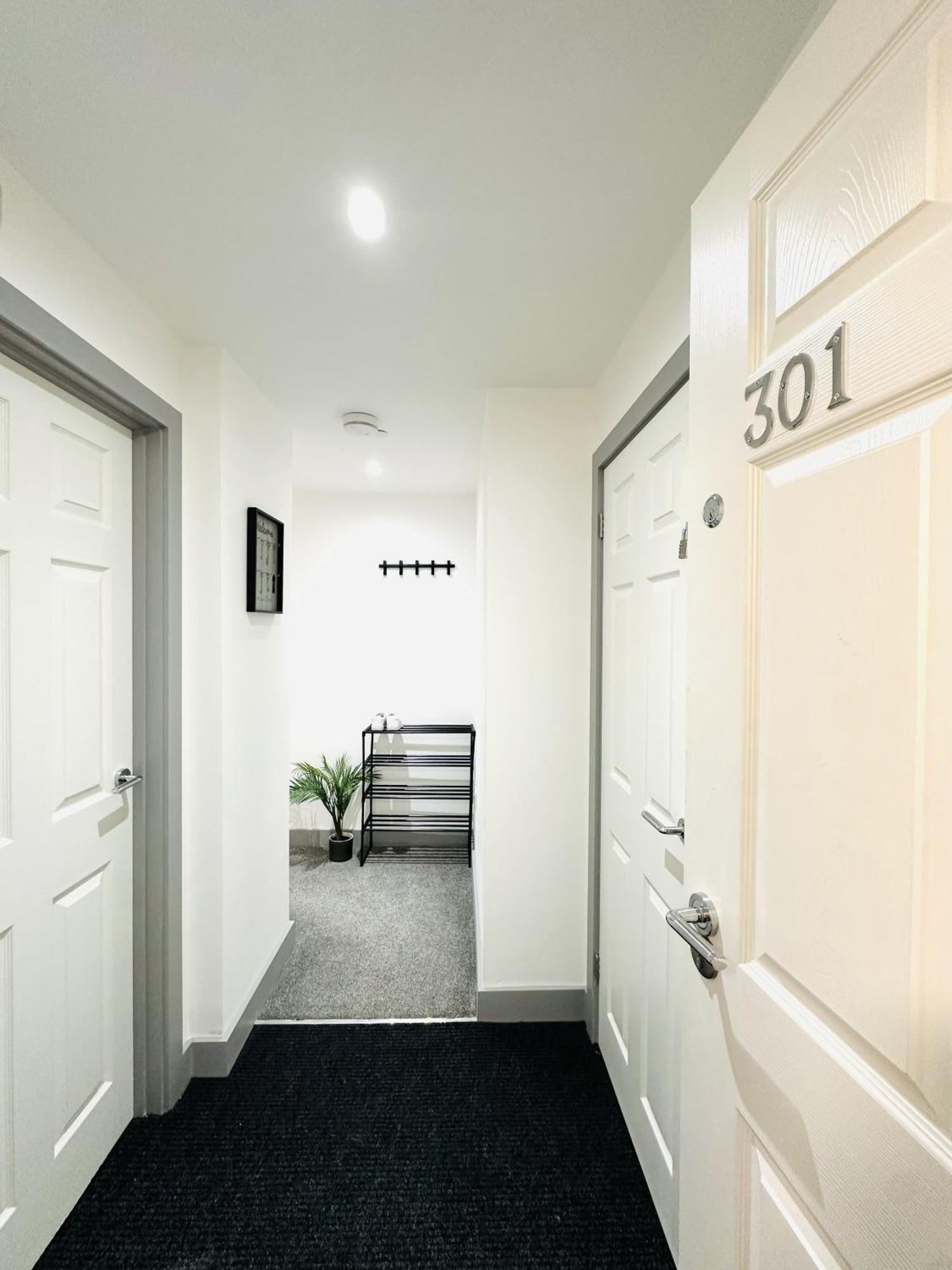 301 Grosvenor House Apartment เวคฟิลด์ ภายนอก รูปภาพ