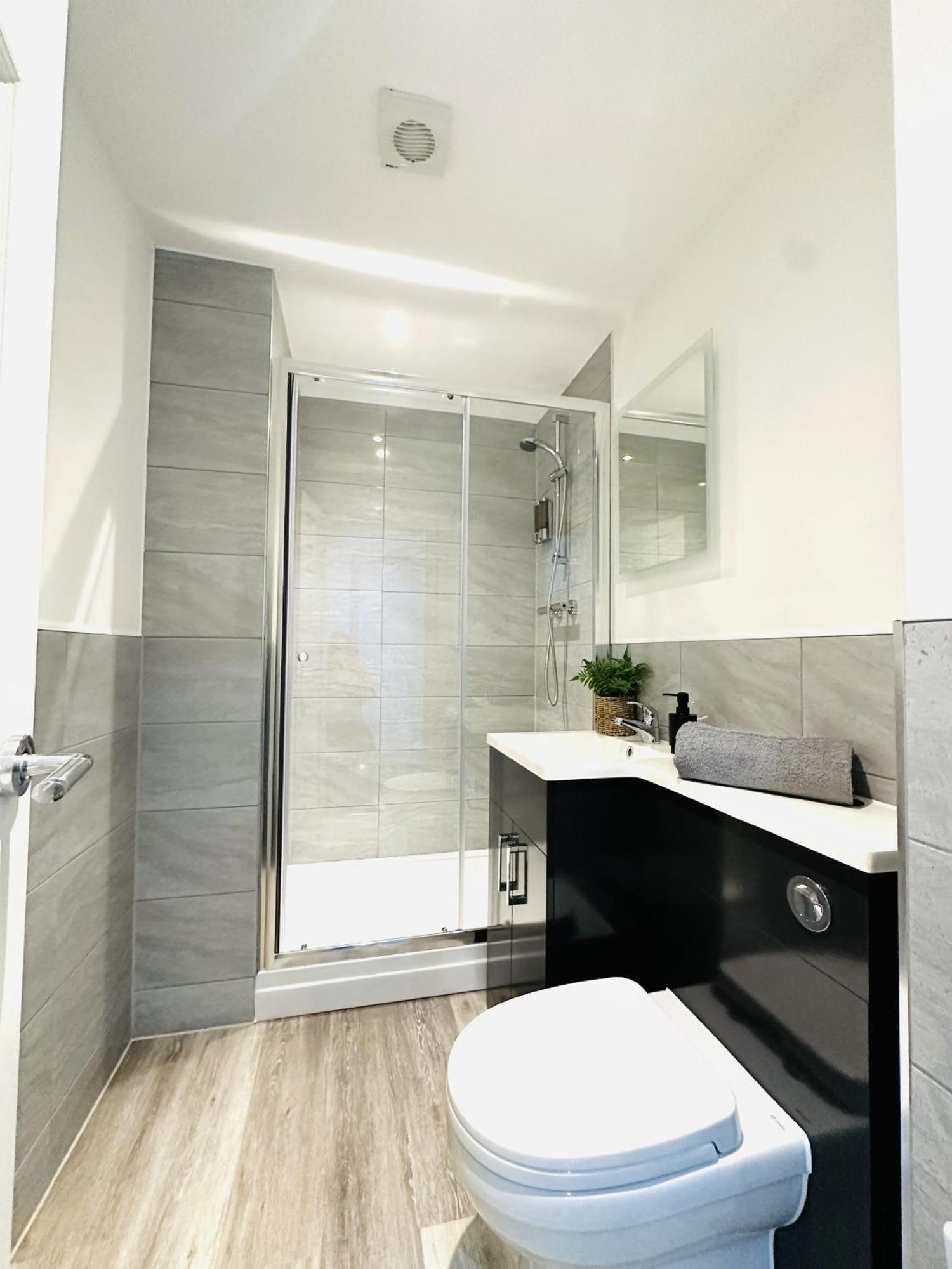 301 Grosvenor House Apartment เวคฟิลด์ ภายนอก รูปภาพ