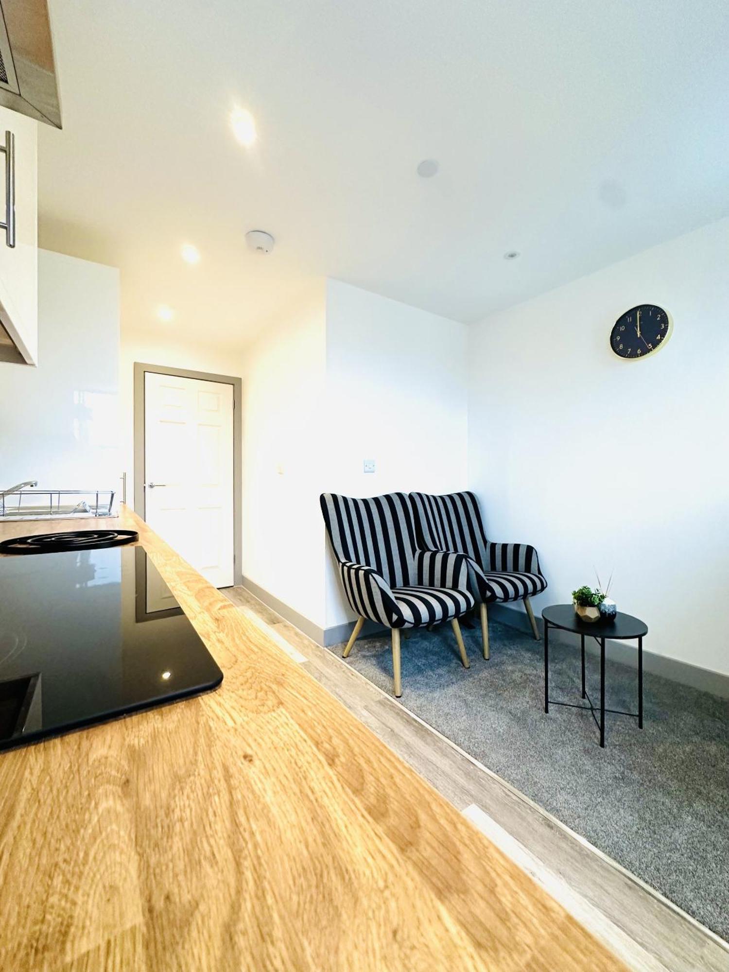 301 Grosvenor House Apartment เวคฟิลด์ ภายนอก รูปภาพ