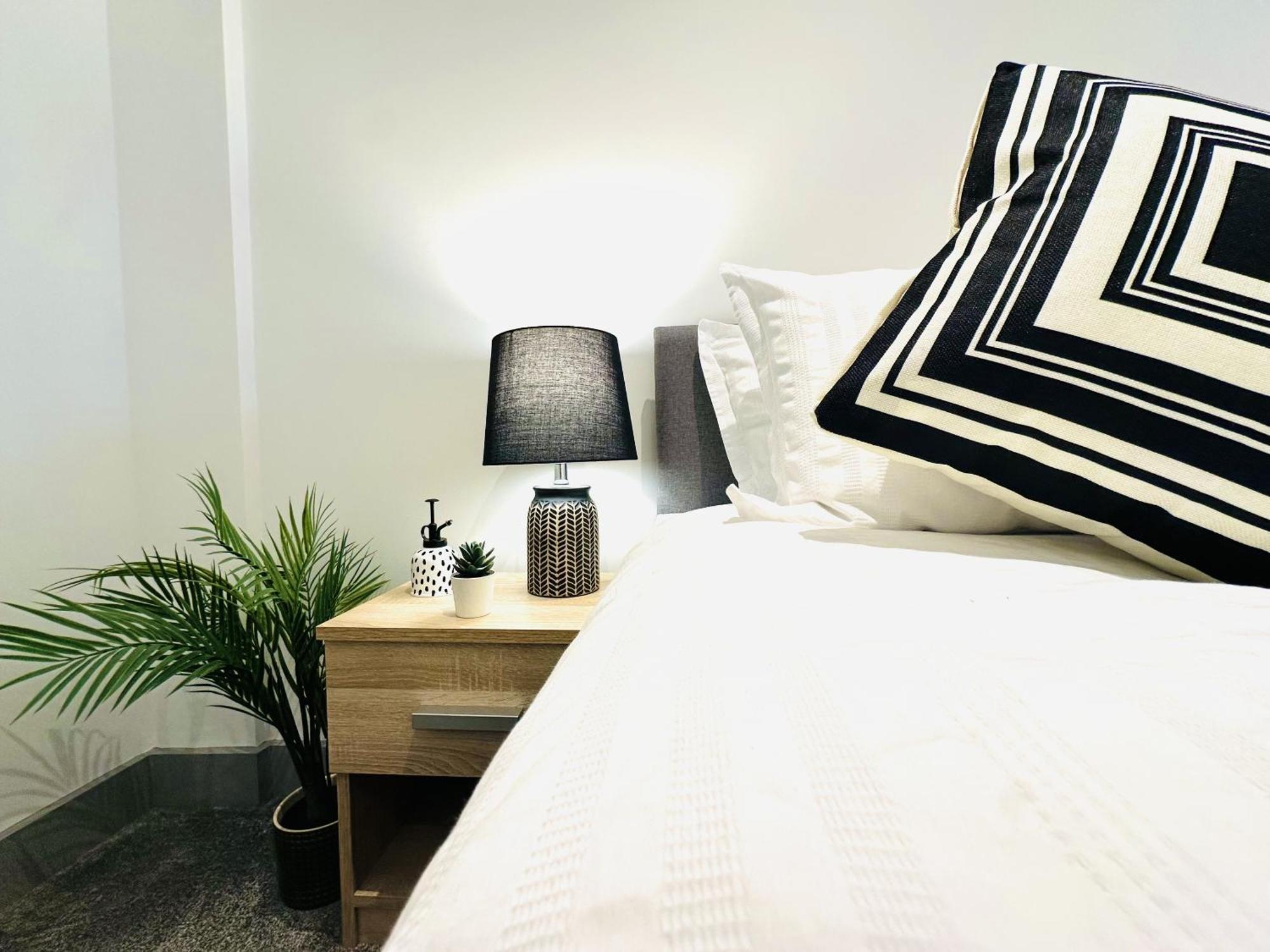 301 Grosvenor House Apartment เวคฟิลด์ ภายนอก รูปภาพ