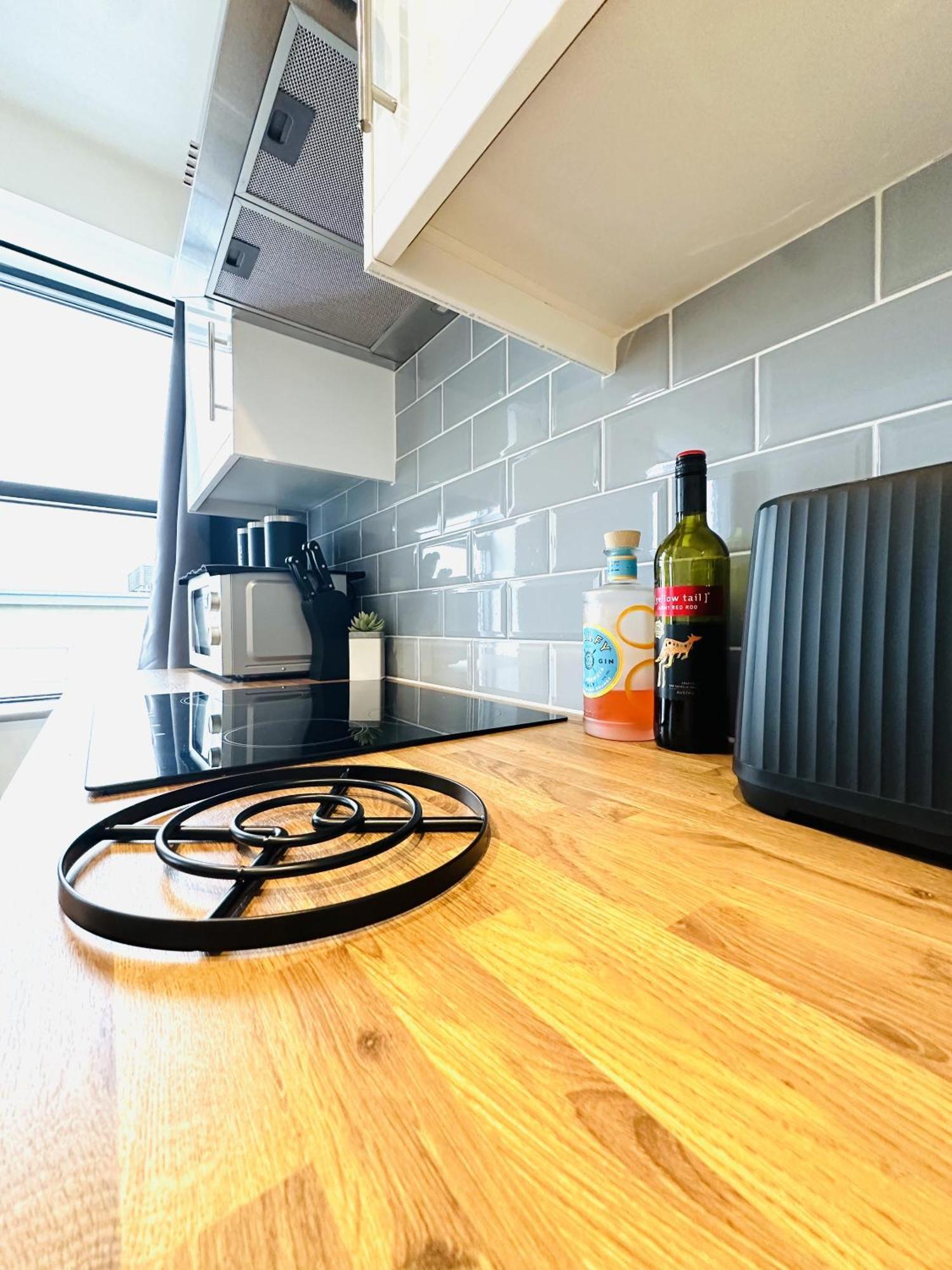 301 Grosvenor House Apartment เวคฟิลด์ ภายนอก รูปภาพ