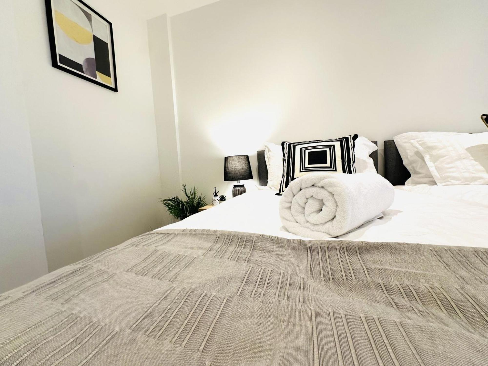 301 Grosvenor House Apartment เวคฟิลด์ ภายนอก รูปภาพ